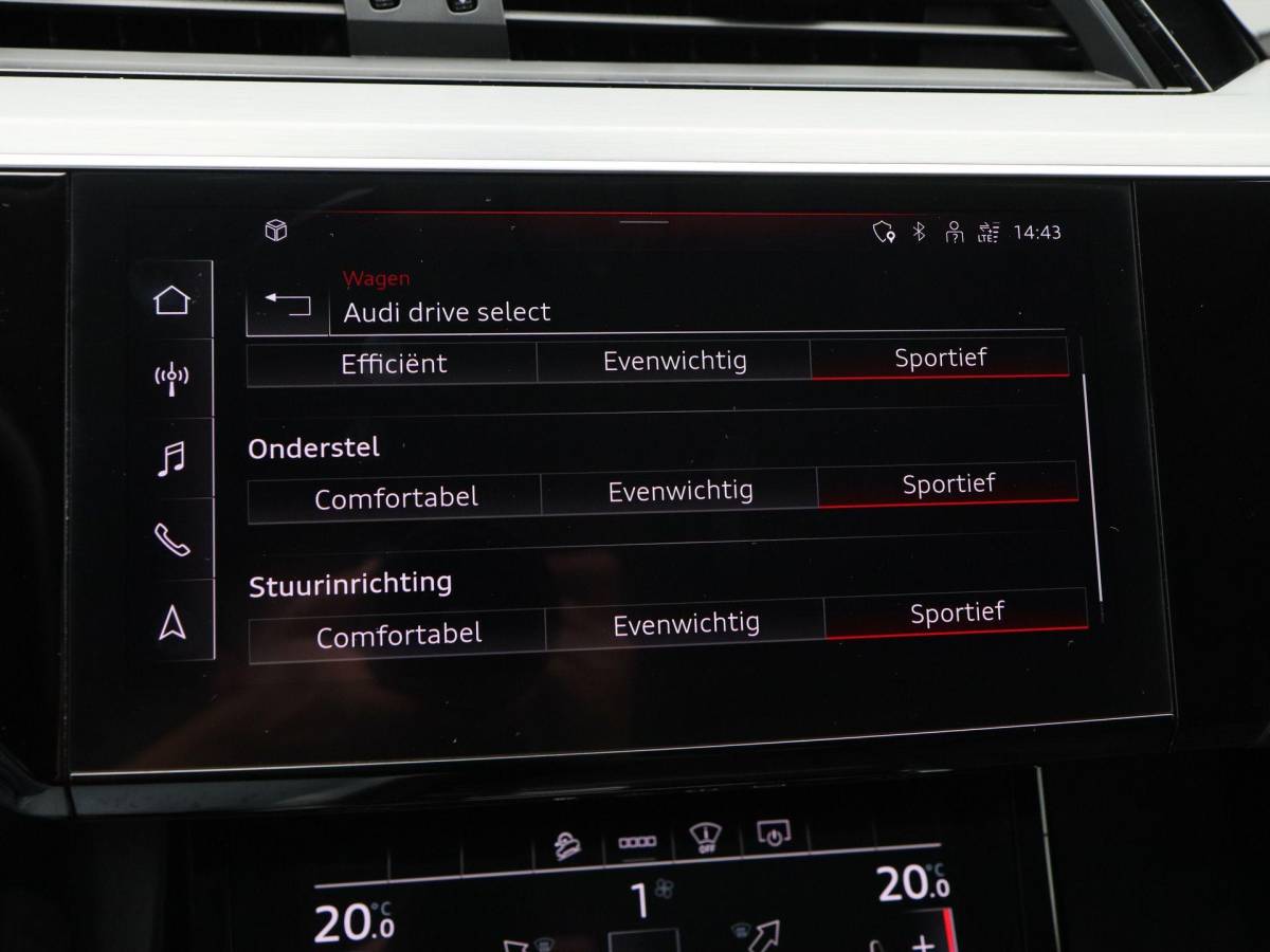 Audi e-tron Audi e-tron 50 quattro S Line 71 kWh 313 Pk | Panoramadak | Trekhaak | Stoelverwarming | Bang & Olufsen | Head UP |Camera | 21 Inch | 81.372 Km !!