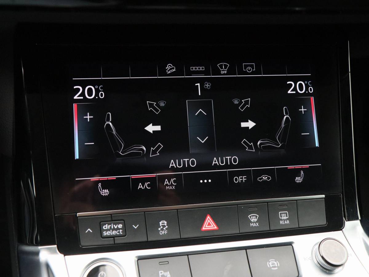 Audi e-tron Audi e-tron 50 quattro S Line 71 kWh 313 Pk | Panoramadak | Trekhaak | Stoelverwarming | Bang & Olufsen | Head UP |Camera | 21 Inch | 81.372 Km !!