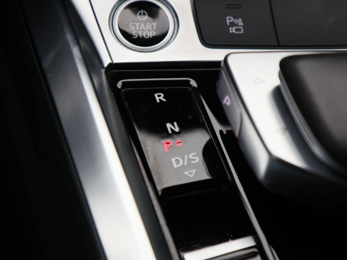 Audi e-tron Audi e-tron 50 quattro S Line 71 kWh 313 Pk | Panoramadak | Trekhaak | Stoelverwarming | Bang & Olufsen | Head UP |Camera | 21 Inch | 81.372 Km !!