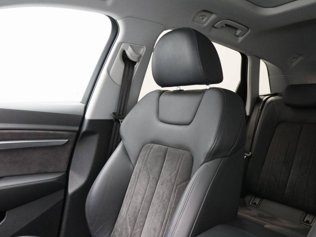 Audi e-tron Audi e-tron 50 quattro S Line 71 kWh 313 Pk | Panoramadak | Trekhaak | Stoelverwarming | Bang & Olufsen | Head UP |Camera | 21 Inch | 81.372 Km !!