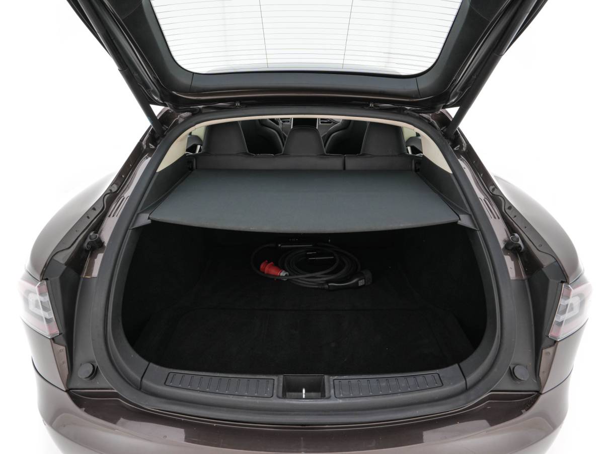Tesla Model S Tesla Model S 85 Base [3-Fase-11kW] {SoH-85%} *PANO | AUTO-PILOT | LEATHER | XENON | NAVI-FULLMAP | KEYLESS | MEMORY-PACK | HEATED-COMFORTSEATS | DIGI-COCKPIT | 19″ALU*