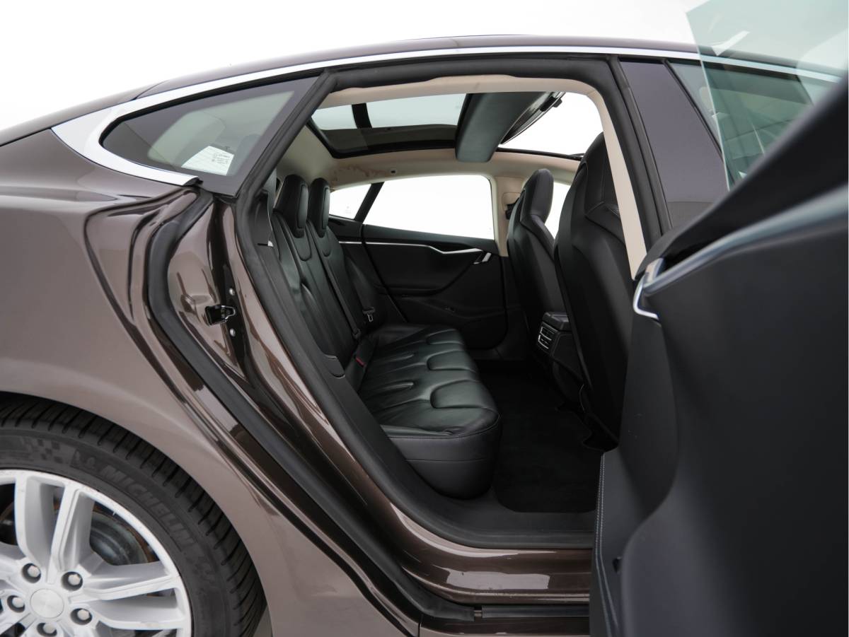Tesla Model S Tesla Model S 85 Base [3-Fase-11kW] {SoH-85%} *PANO | AUTO-PILOT | LEATHER | XENON | NAVI-FULLMAP | KEYLESS | MEMORY-PACK | HEATED-COMFORTSEATS | DIGI-COCKPIT | 19″ALU*