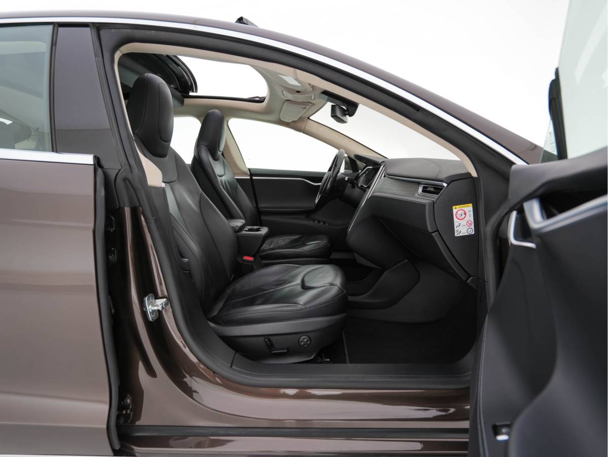 Tesla Model S Tesla Model S 85 Base [3-Fase-11kW] {SoH-85%} *PANO | AUTO-PILOT | LEATHER | XENON | NAVI-FULLMAP | KEYLESS | MEMORY-PACK | HEATED-COMFORTSEATS | DIGI-COCKPIT | 19″ALU*