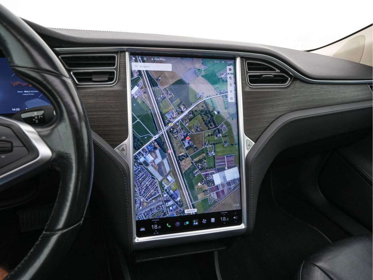 Tesla Model S Tesla Model S 85 Base [3-Fase-11kW] {SoH-85%} *PANO | AUTO-PILOT | LEATHER | XENON | NAVI-FULLMAP | KEYLESS | MEMORY-PACK | HEATED-COMFORTSEATS | DIGI-COCKPIT | 19″ALU*