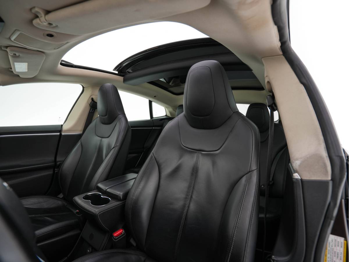 Tesla Model S Tesla Model S 85 Base [3-Fase-11kW] {SoH-85%} *PANO | AUTO-PILOT | LEATHER | XENON | NAVI-FULLMAP | KEYLESS | MEMORY-PACK | HEATED-COMFORTSEATS | DIGI-COCKPIT | 19″ALU*