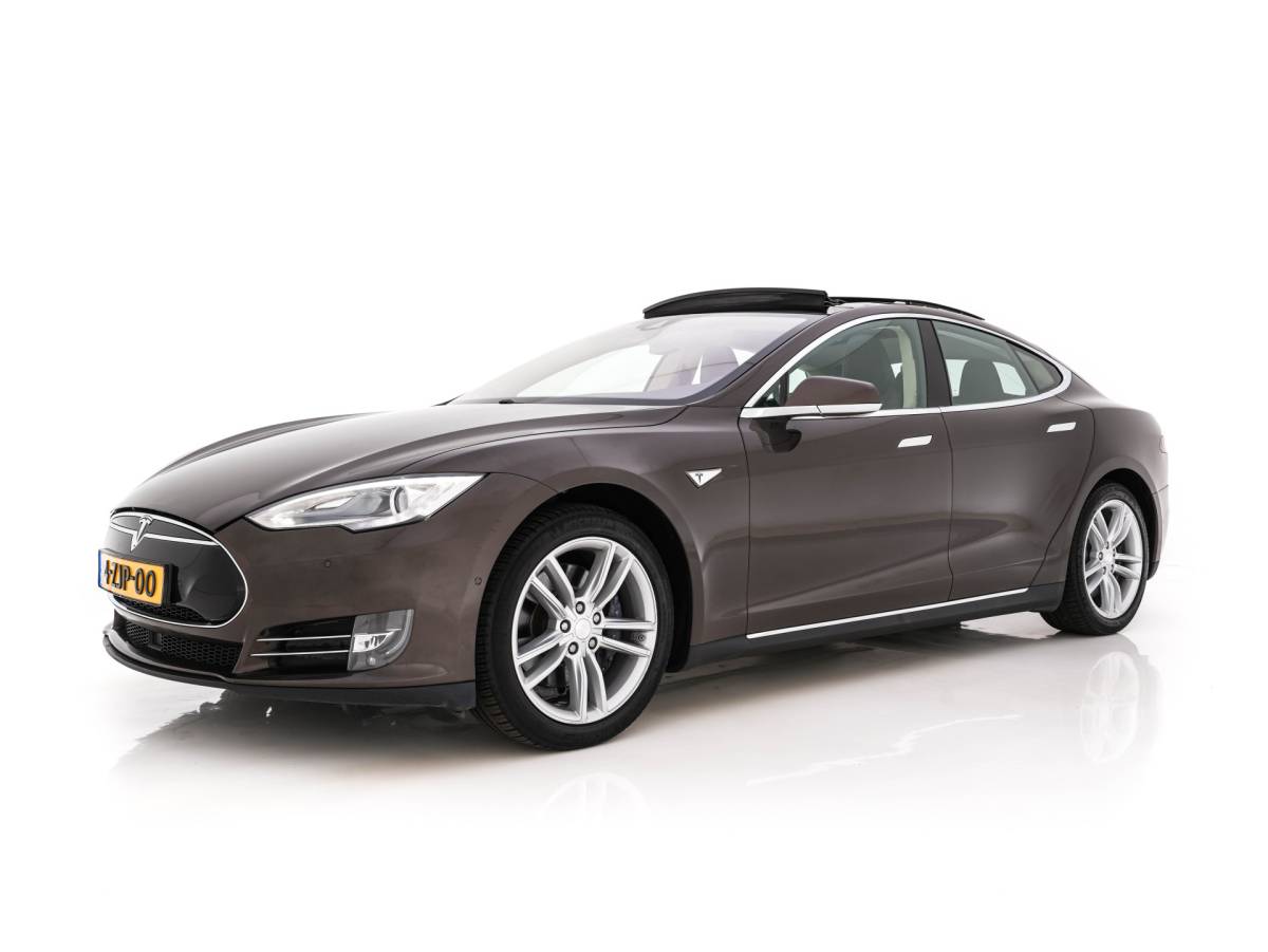 Tesla Model S Tesla Model S 85 Base [3-Fase-11kW] {SoH-85%} *PANO | AUTO-PILOT | LEATHER | XENON | NAVI-FULLMAP | KEYLESS | MEMORY-PACK | HEATED-COMFORTSEATS | DIGI-COCKPIT | 19″ALU*