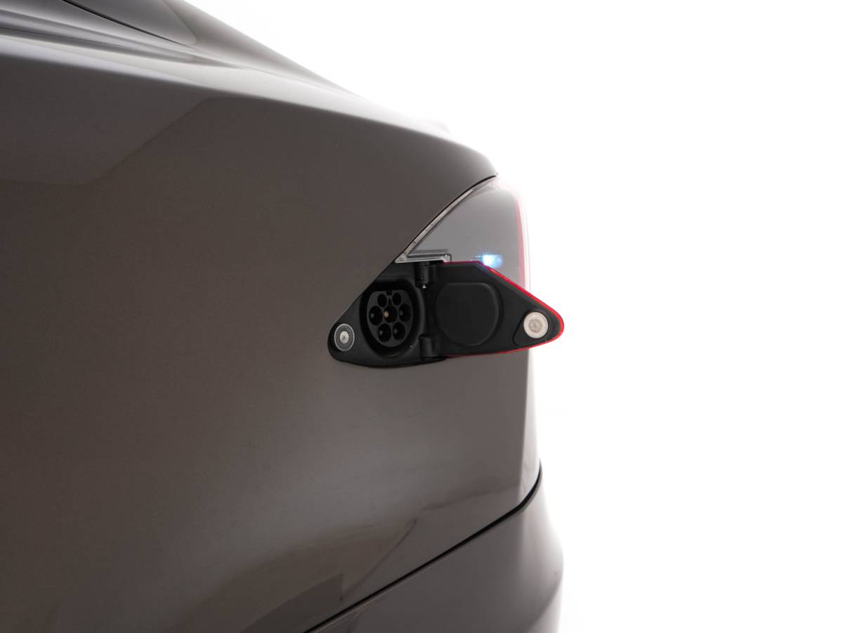 Tesla Model S Tesla Model S 85 Base [3-Fase-11kW] {SoH-85%} *PANO | AUTO-PILOT | LEATHER | XENON | NAVI-FULLMAP | KEYLESS | MEMORY-PACK | HEATED-COMFORTSEATS | DIGI-COCKPIT | 19″ALU*