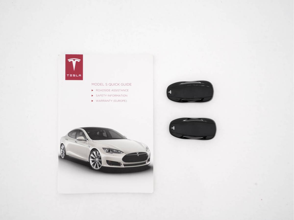 Tesla Model S Tesla Model S 85 Base [3-Fase-11kW] {SoH-85%} *PANO | AUTO-PILOT | LEATHER | XENON | NAVI-FULLMAP | KEYLESS | MEMORY-PACK | HEATED-COMFORTSEATS | DIGI-COCKPIT | 19″ALU*