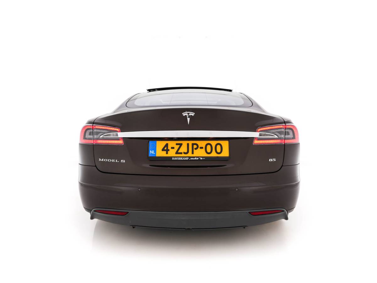 Tesla Model S Tesla Model S 85 Base [3-Fase-11kW] {SoH-85%} *PANO | AUTO-PILOT | LEATHER | XENON | NAVI-FULLMAP | KEYLESS | MEMORY-PACK | HEATED-COMFORTSEATS | DIGI-COCKPIT | 19″ALU*