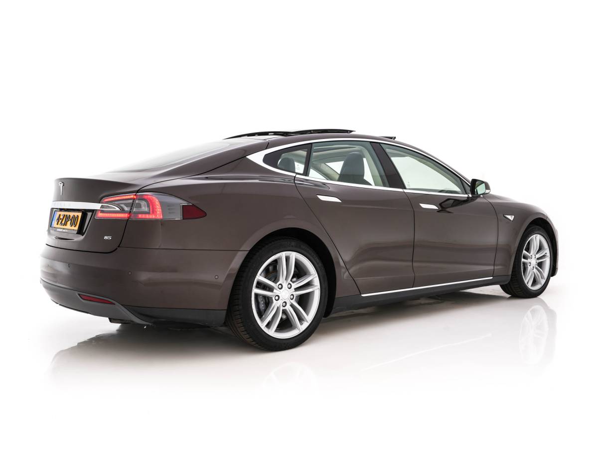 Tesla Model S Tesla Model S 85 Base [3-Fase-11kW] {SoH-85%} *PANO | AUTO-PILOT | LEATHER | XENON | NAVI-FULLMAP | KEYLESS | MEMORY-PACK | HEATED-COMFORTSEATS | DIGI-COCKPIT | 19″ALU*