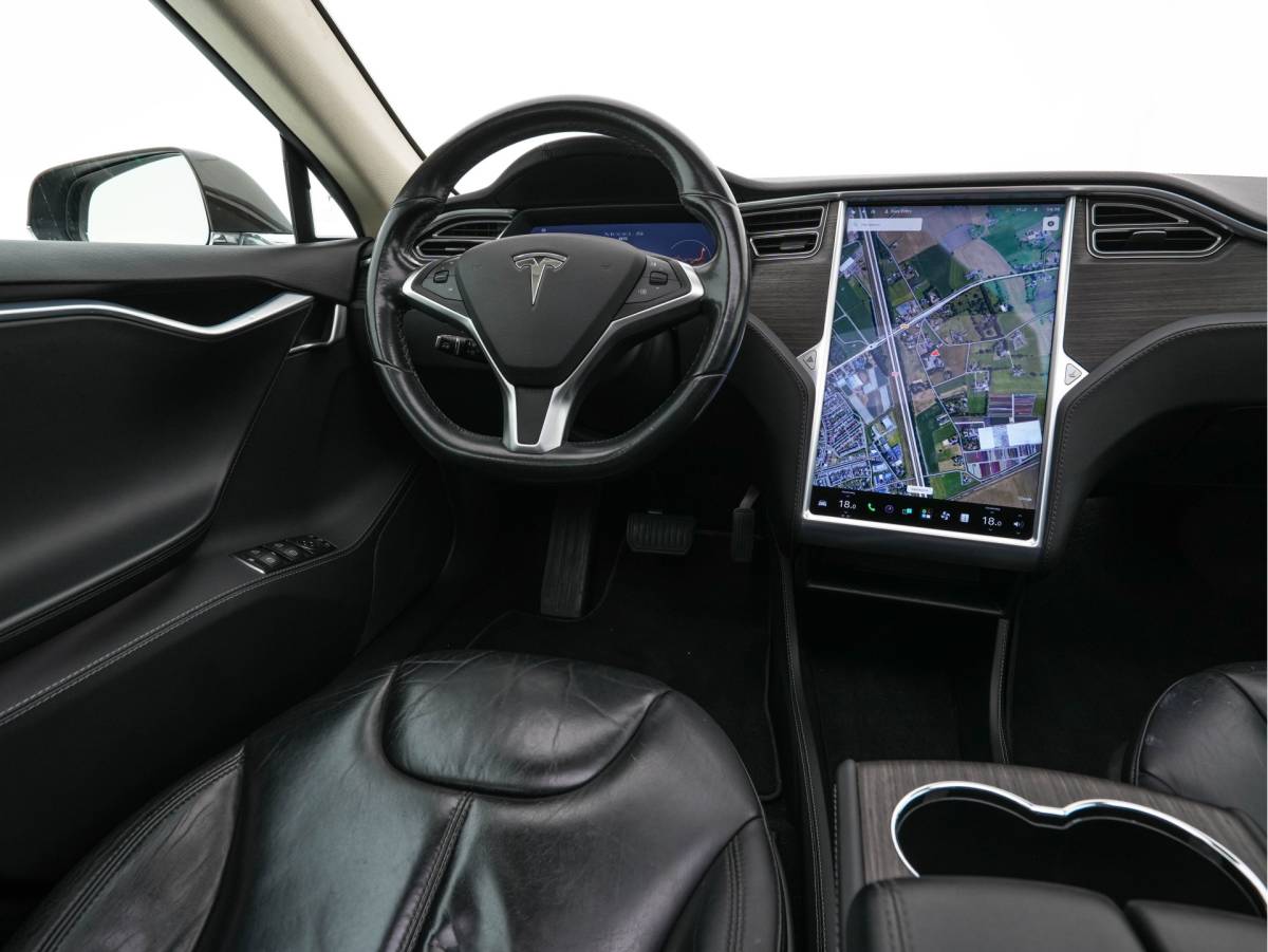 Tesla Model S Tesla Model S 85 Base [3-Fase-11kW] {SoH-85%} *PANO | AUTO-PILOT | LEATHER | XENON | NAVI-FULLMAP | KEYLESS | MEMORY-PACK | HEATED-COMFORTSEATS | DIGI-COCKPIT | 19″ALU*