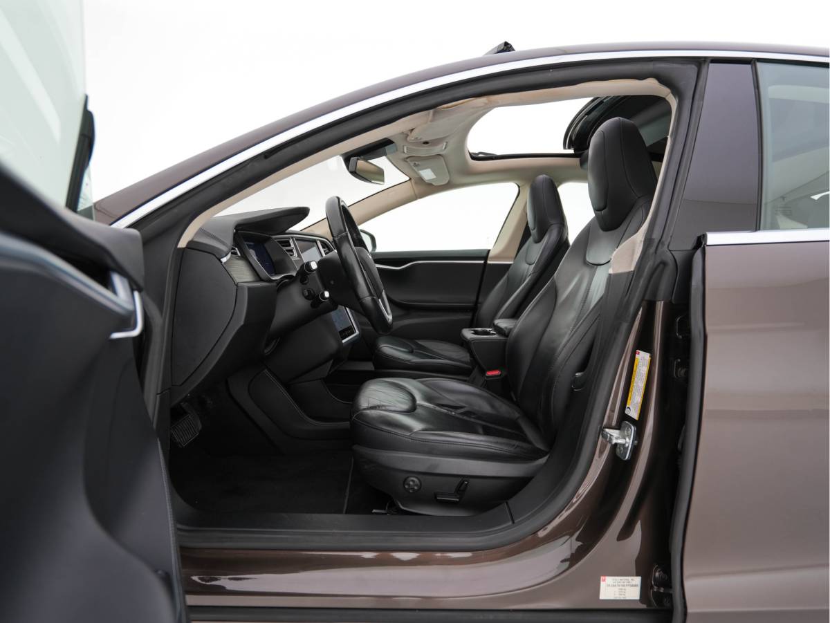 Tesla Model S Tesla Model S 85 Base [3-Fase-11kW] {SoH-85%} *PANO | AUTO-PILOT | LEATHER | XENON | NAVI-FULLMAP | KEYLESS | MEMORY-PACK | HEATED-COMFORTSEATS | DIGI-COCKPIT | 19″ALU*