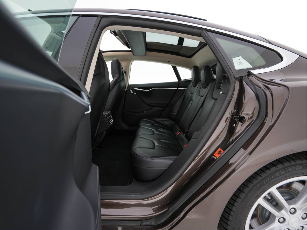 Tesla Model S Tesla Model S 85 Base [3-Fase-11kW] {SoH-85%} *PANO | AUTO-PILOT | LEATHER | XENON | NAVI-FULLMAP | KEYLESS | MEMORY-PACK | HEATED-COMFORTSEATS | DIGI-COCKPIT | 19″ALU*