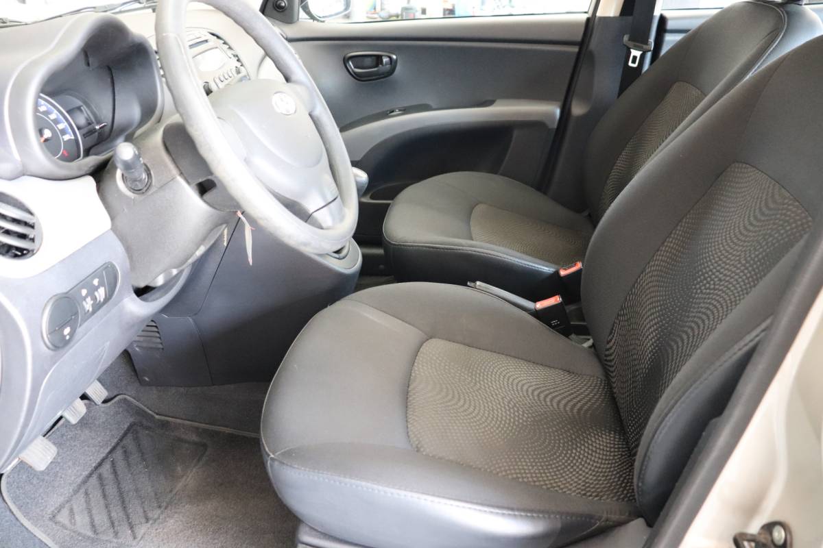 Hyundai i10 Hyundai i10 1.1 i-Drive Cool Lage km stand, airco!