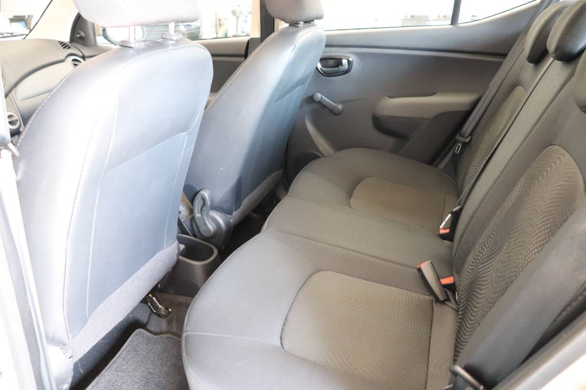 Hyundai i10 Hyundai i10 1.1 i-Drive Cool Lage km stand, airco!