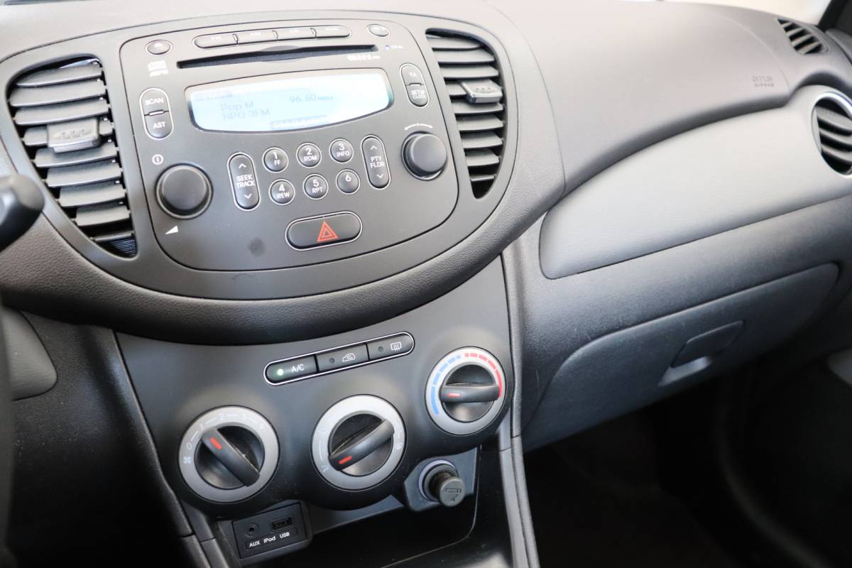 Hyundai i10 Hyundai i10 1.1 i-Drive Cool Lage km stand, airco!