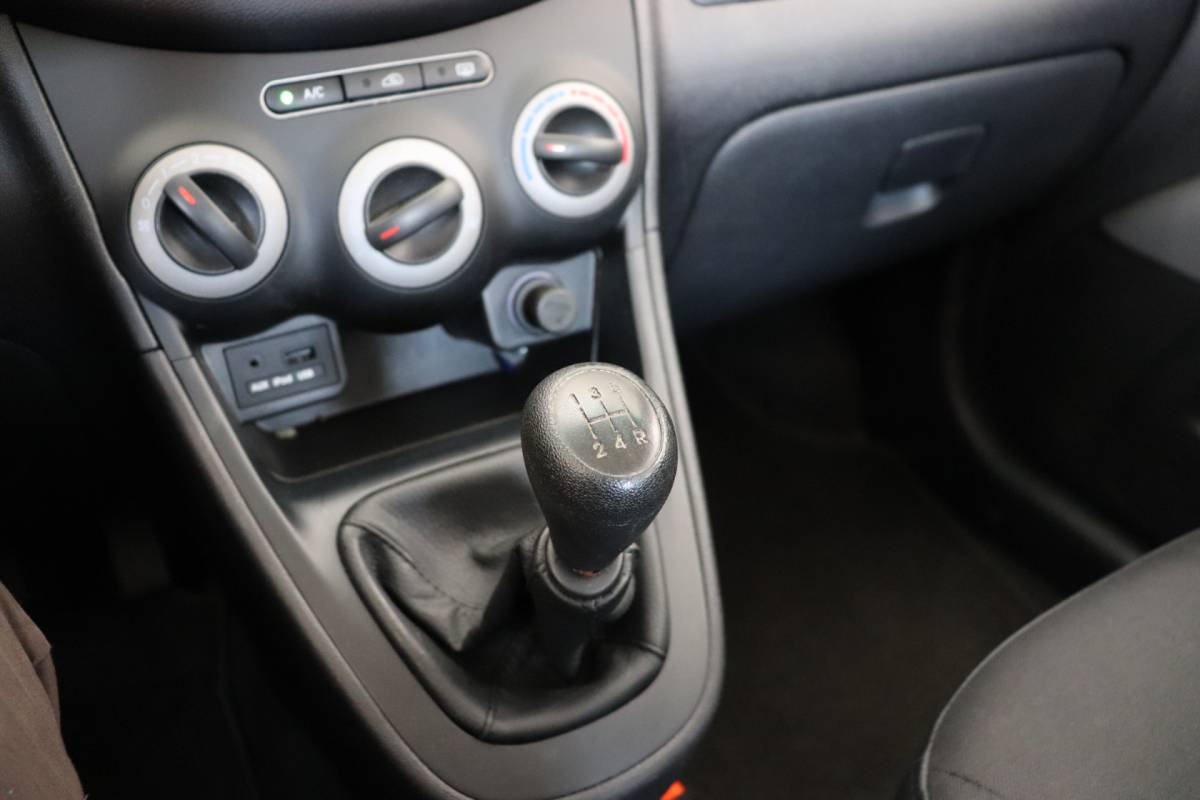 Hyundai i10 Hyundai i10 1.1 i-Drive Cool Lage km stand, airco!