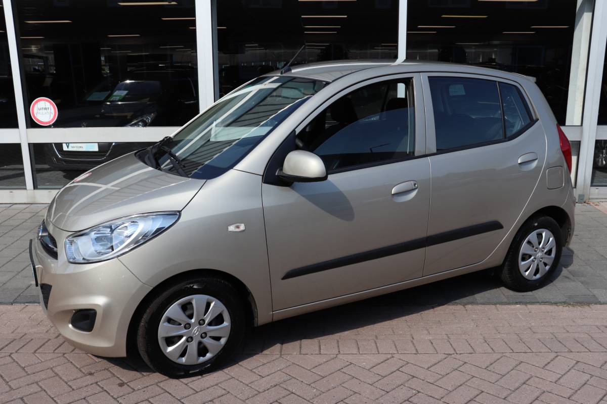 Hyundai i10 Hyundai i10 1.1 i-Drive Cool Lage km stand, airco!