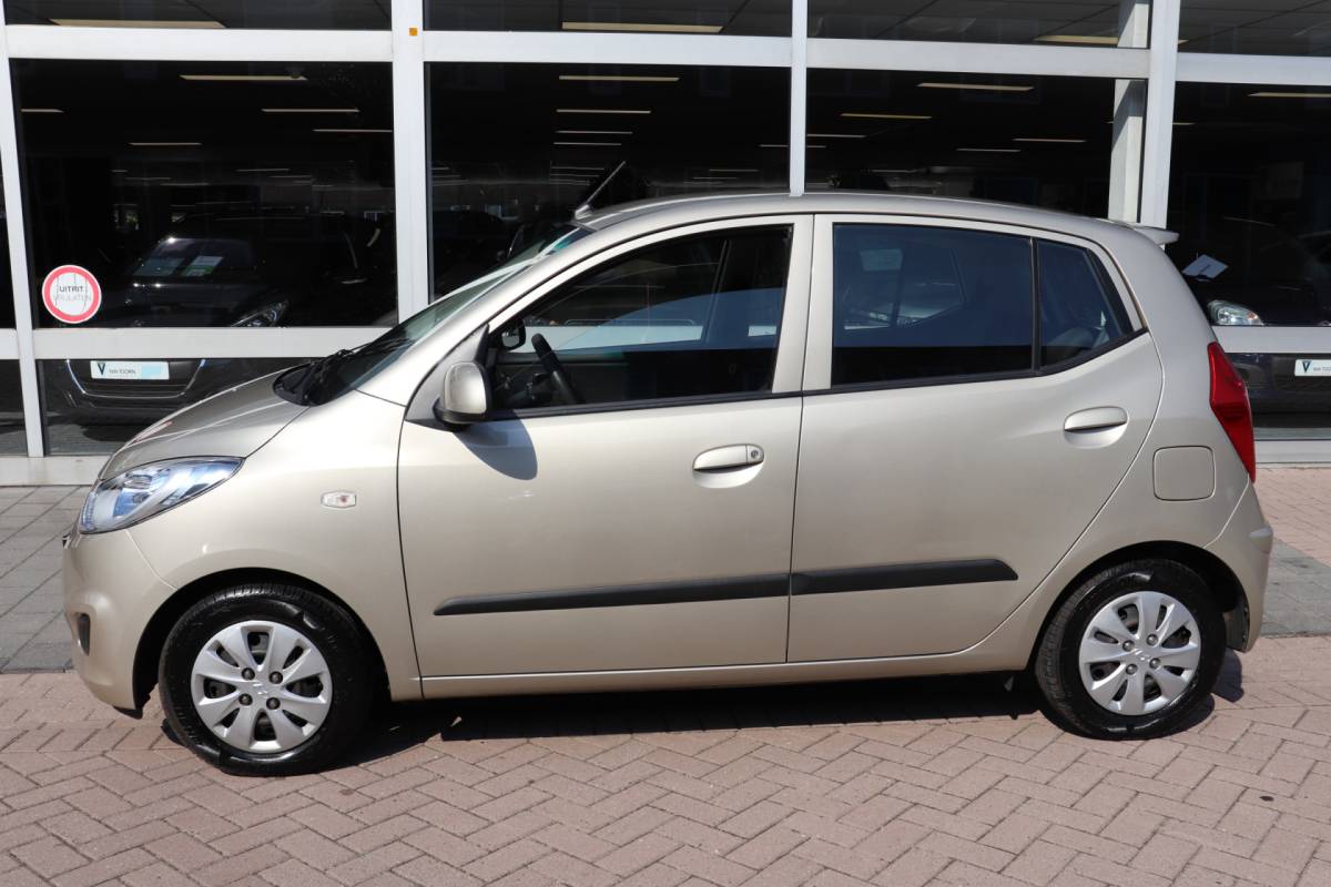 Hyundai i10 Hyundai i10 1.1 i-Drive Cool Lage km stand, airco!