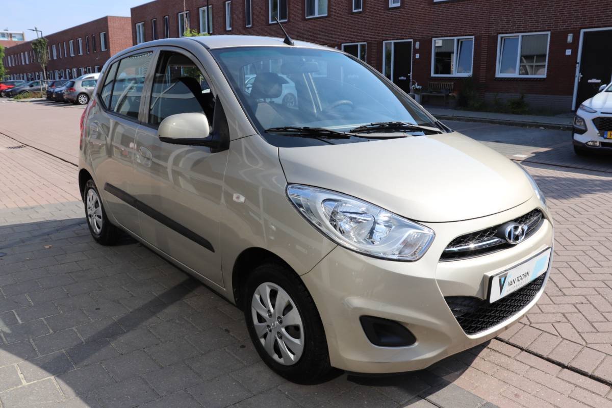 Hyundai i10 Hyundai i10 1.1 i-Drive Cool Lage km stand, airco!