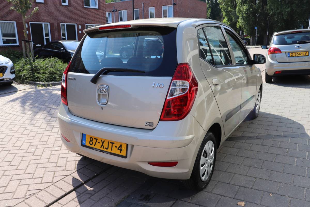 Hyundai i10 Hyundai i10 1.1 i-Drive Cool Lage km stand, airco!