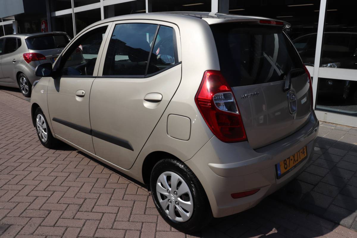 Hyundai i10 Hyundai i10 1.1 i-Drive Cool Lage km stand, airco!