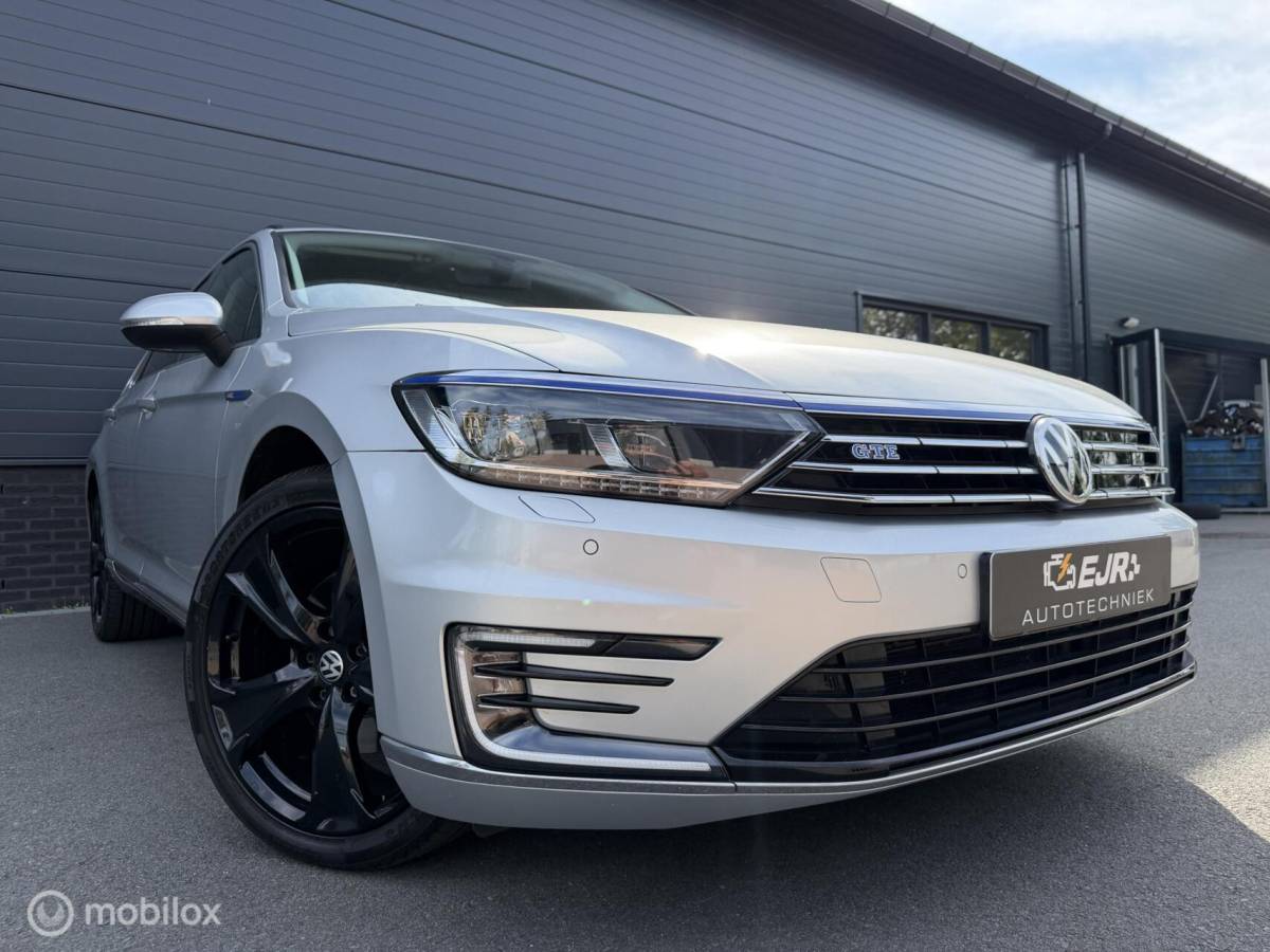 Volkswagen Passat Volkswagen Passat Variant 1.4 TSI GTE VOLLEER*MASSAGE*PDC*19INCH