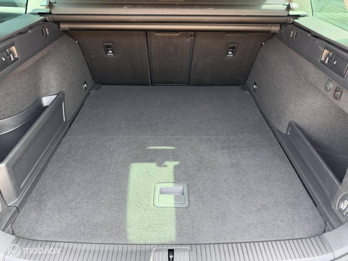 Volkswagen Passat Volkswagen Passat Variant 1.4 TSI GTE VOLLEER*MASSAGE*PDC*19INCH