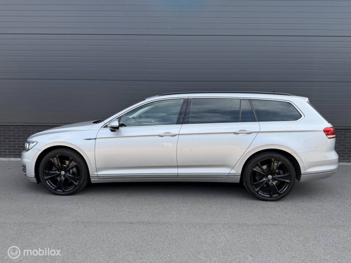 Volkswagen Passat Volkswagen Passat Variant 1.4 TSI GTE VOLLEER*MASSAGE*PDC*19INCH