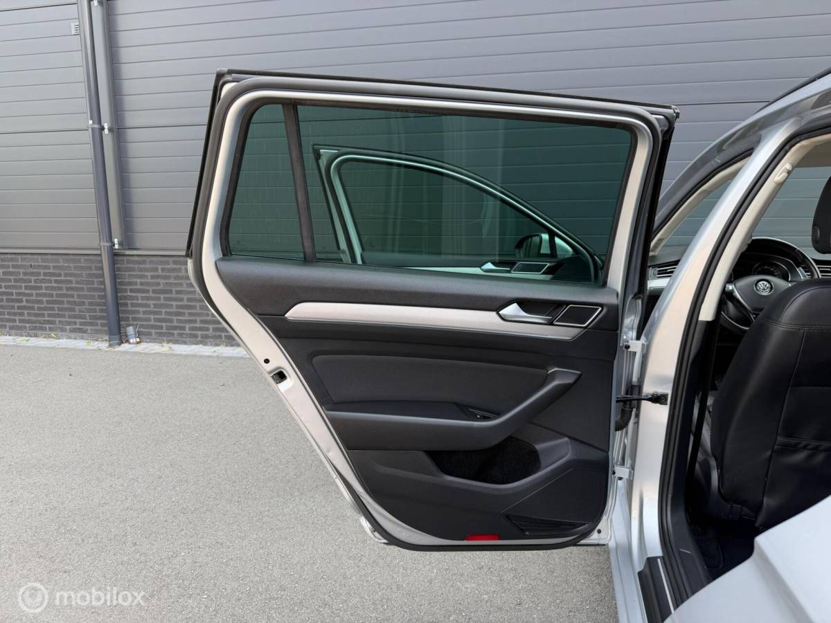 Volkswagen Passat Volkswagen Passat Variant 1.4 TSI GTE VOLLEER*MASSAGE*PDC*19INCH
