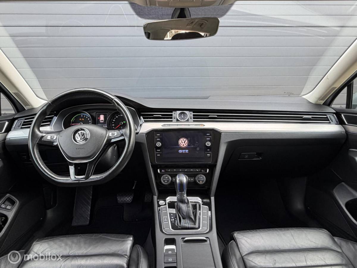 Volkswagen Passat Volkswagen Passat Variant 1.4 TSI GTE VOLLEER*MASSAGE*PDC*19INCH