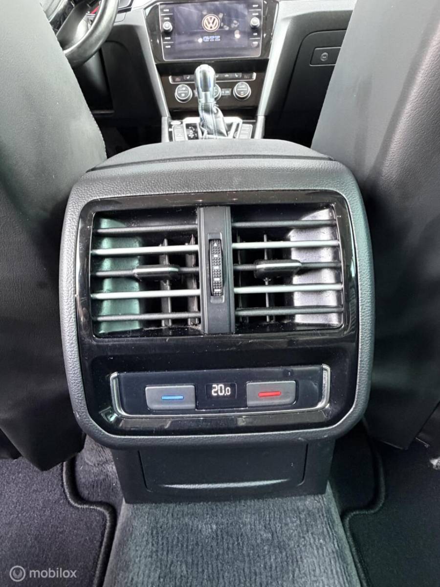 Volkswagen Passat Volkswagen Passat Variant 1.4 TSI GTE VOLLEER*MASSAGE*PDC*19INCH