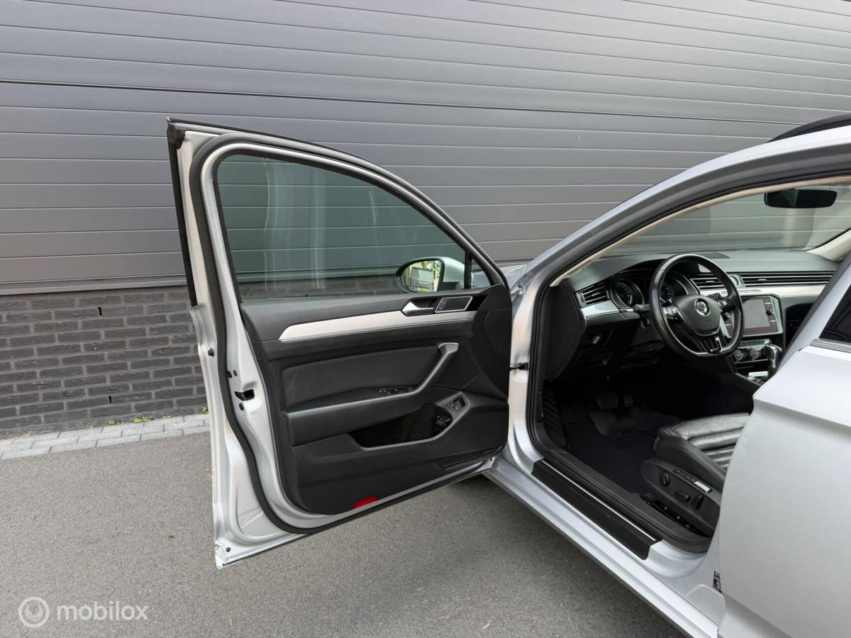 Volkswagen Passat Volkswagen Passat Variant 1.4 TSI GTE VOLLEER*MASSAGE*PDC*19INCH