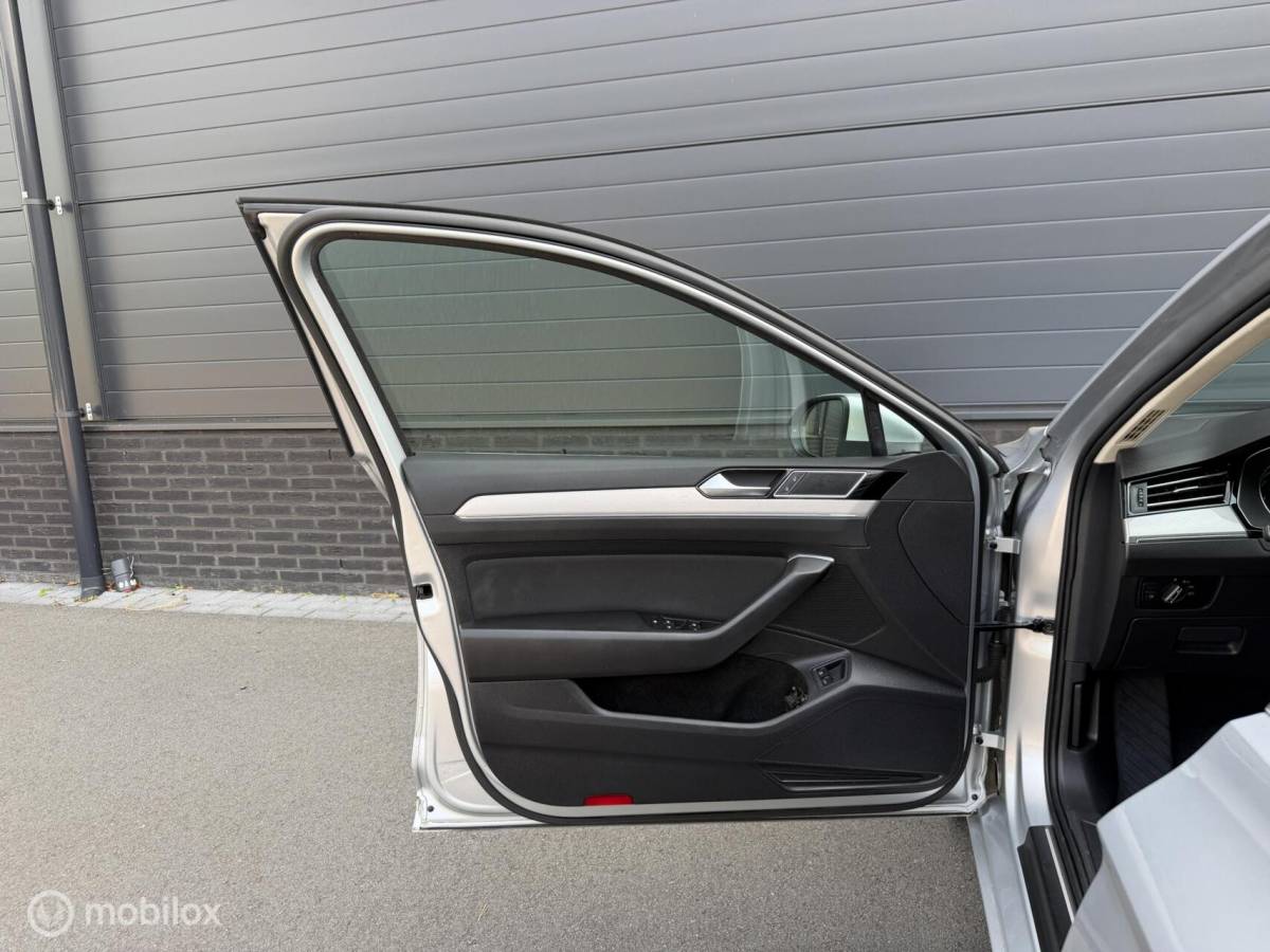 Volkswagen Passat Volkswagen Passat Variant 1.4 TSI GTE VOLLEER*MASSAGE*PDC*19INCH