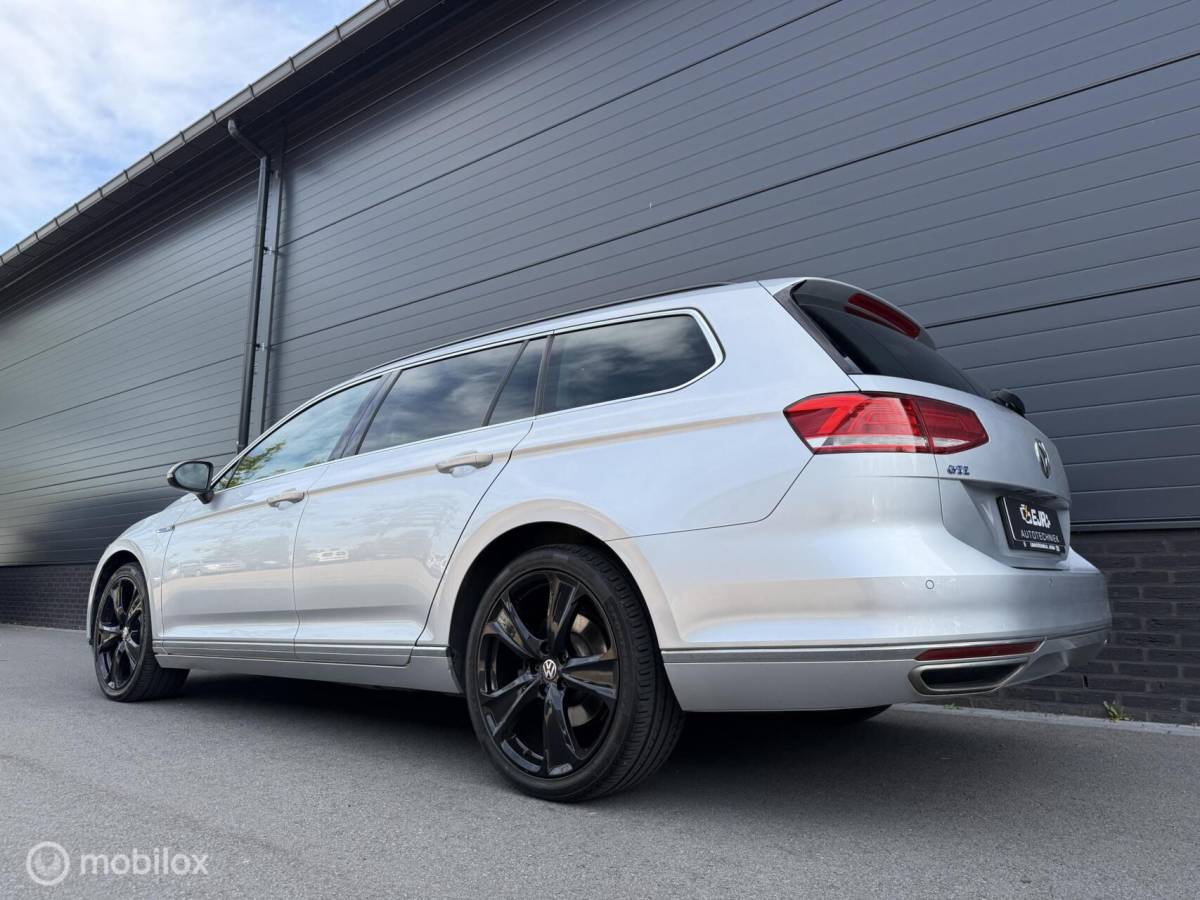 Volkswagen Passat Volkswagen Passat Variant 1.4 TSI GTE VOLLEER*MASSAGE*PDC*19INCH
