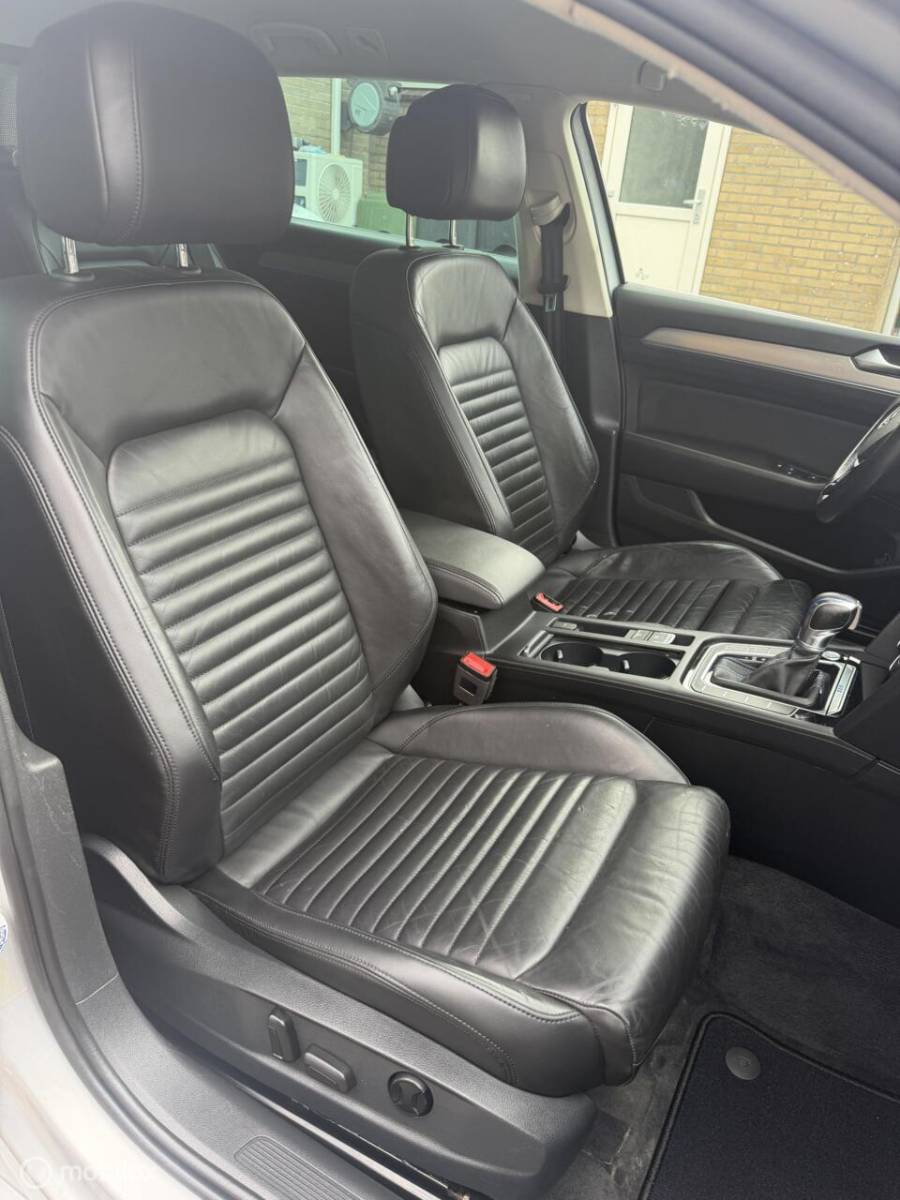 Volkswagen Passat Volkswagen Passat Variant 1.4 TSI GTE VOLLEER*MASSAGE*PDC*19INCH