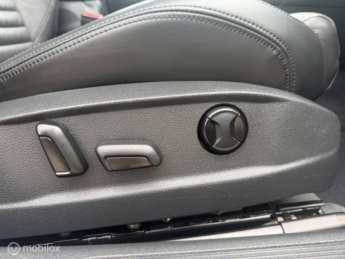 Volkswagen Passat Volkswagen Passat Variant 1.4 TSI GTE VOLLEER*MASSAGE*PDC*19INCH
