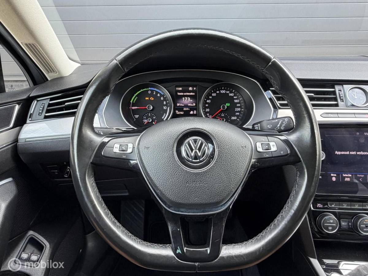 Volkswagen Passat Volkswagen Passat Variant 1.4 TSI GTE VOLLEER*MASSAGE*PDC*19INCH
