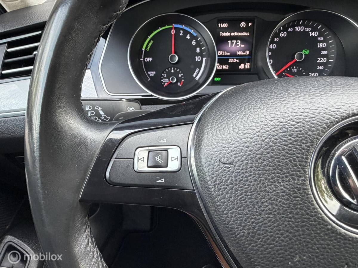 Volkswagen Passat Volkswagen Passat Variant 1.4 TSI GTE VOLLEER*MASSAGE*PDC*19INCH