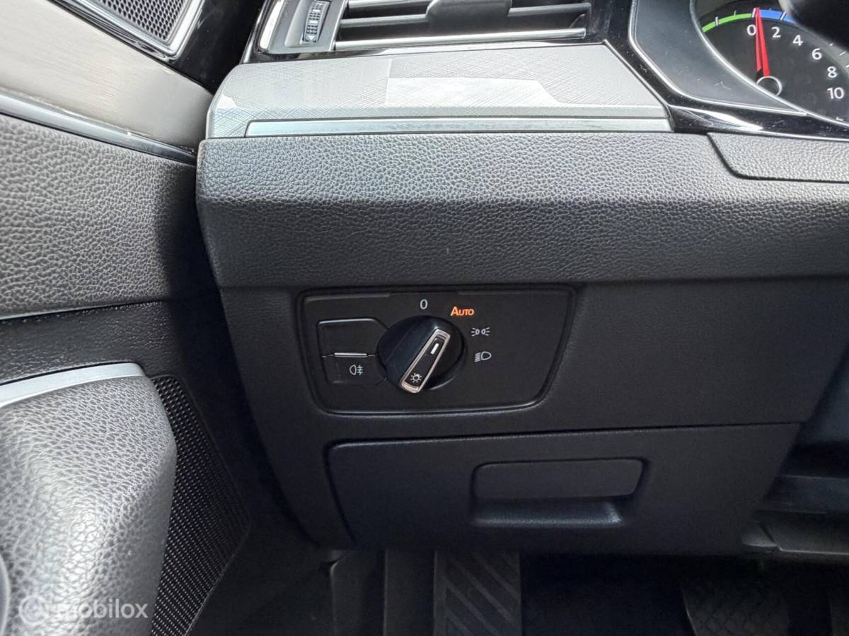 Volkswagen Passat Volkswagen Passat Variant 1.4 TSI GTE VOLLEER*MASSAGE*PDC*19INCH