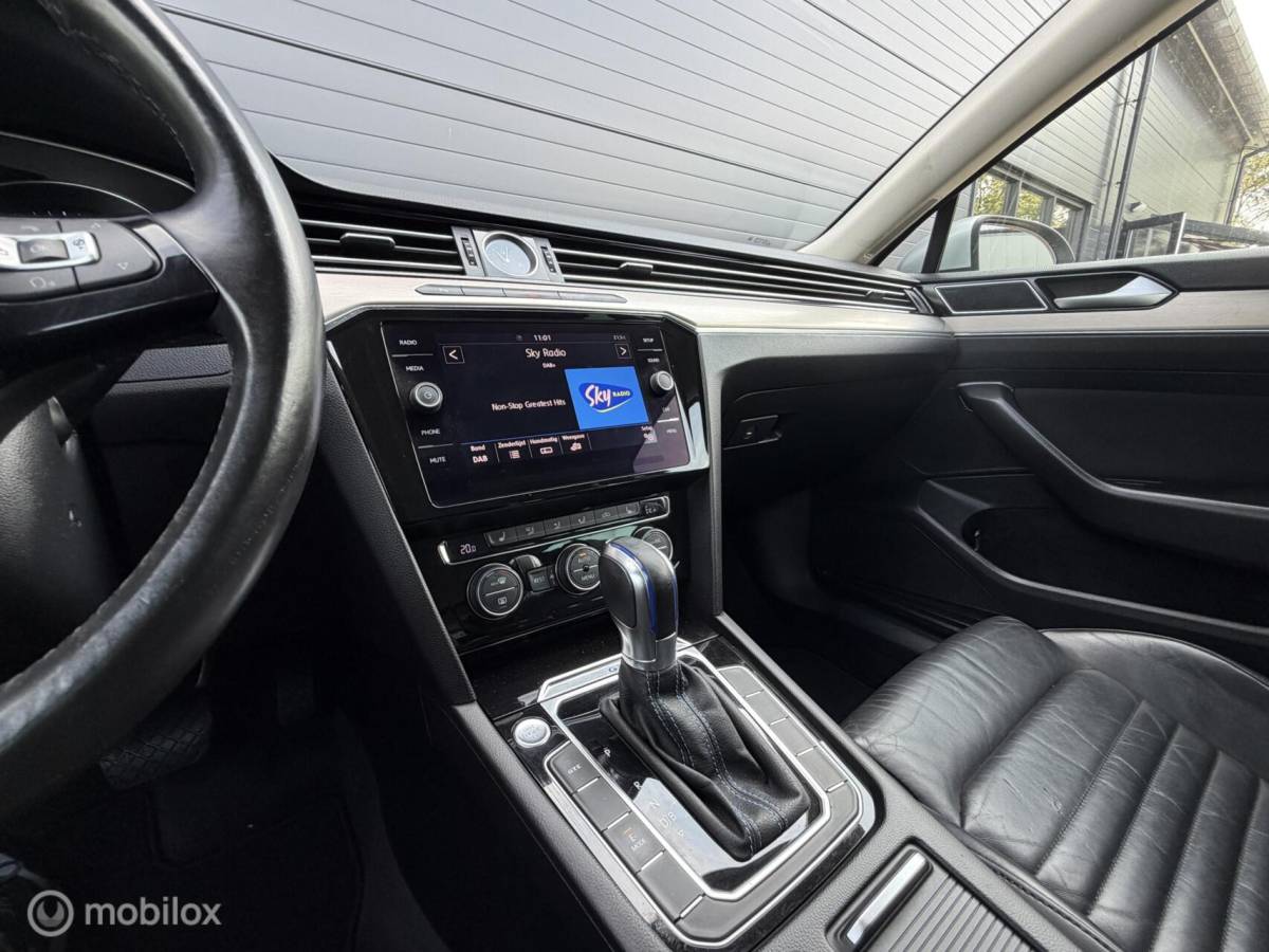 Volkswagen Passat Volkswagen Passat Variant 1.4 TSI GTE VOLLEER*MASSAGE*PDC*19INCH