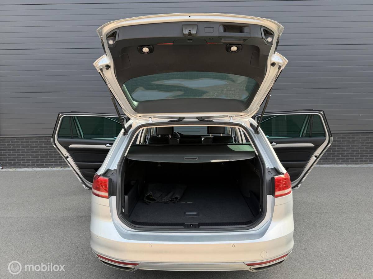 Volkswagen Passat Volkswagen Passat Variant 1.4 TSI GTE VOLLEER*MASSAGE*PDC*19INCH