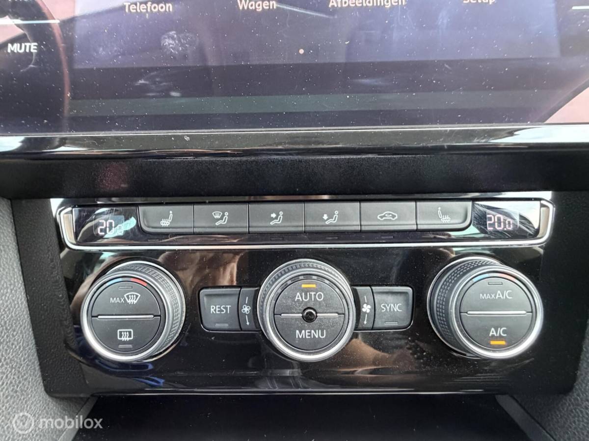 Volkswagen Passat Volkswagen Passat Variant 1.4 TSI GTE VOLLEER*MASSAGE*PDC*19INCH
