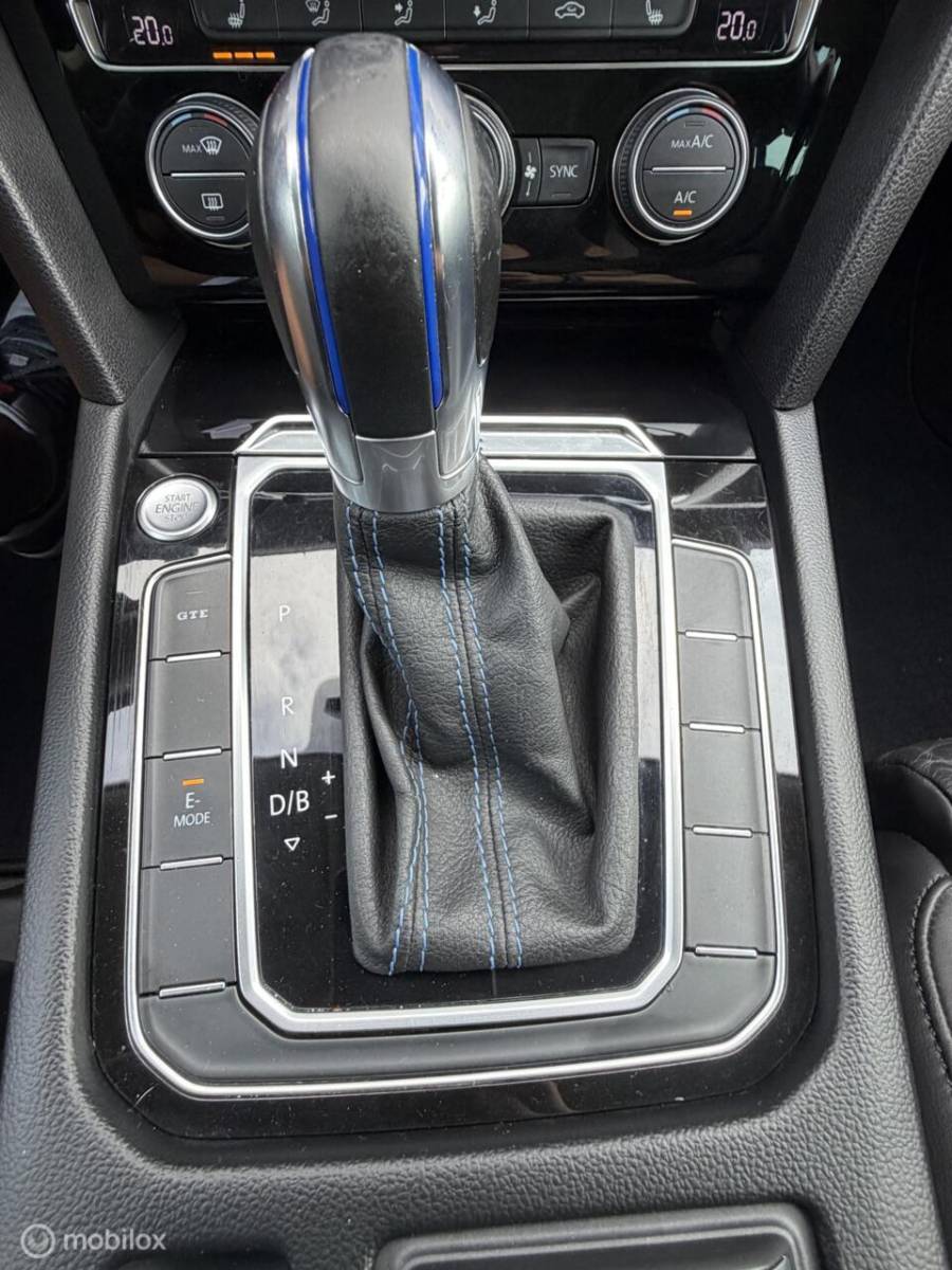 Volkswagen Passat Volkswagen Passat Variant 1.4 TSI GTE VOLLEER*MASSAGE*PDC*19INCH