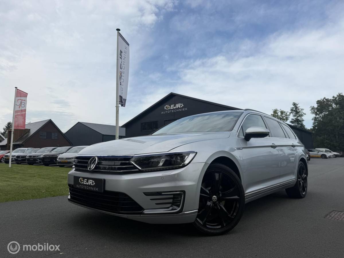 Volkswagen Passat Volkswagen Passat Variant 1.4 TSI GTE VOLLEER*MASSAGE*PDC*19INCH