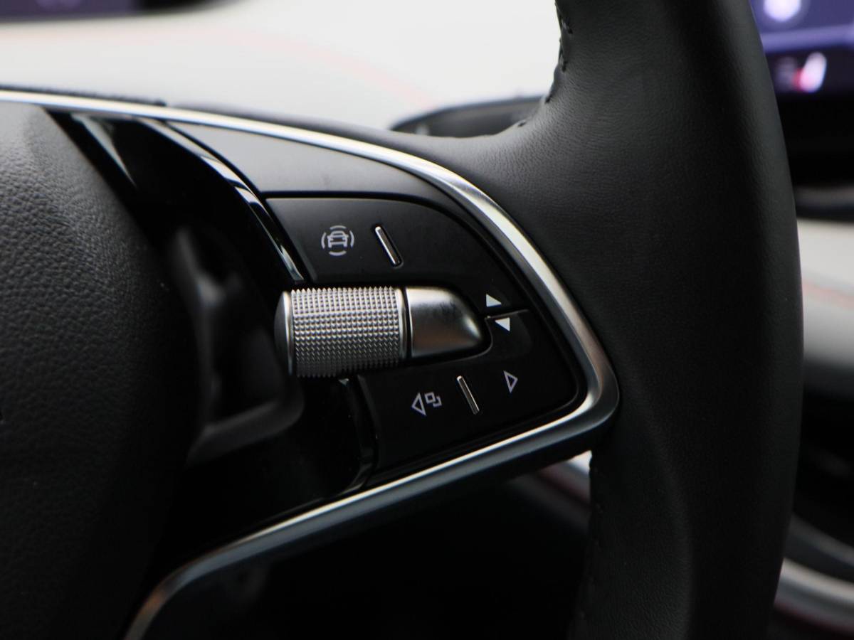 Škoda Elroq Skoda Elroq 85 286 Pk Business Edition | Stoel/Stuurverwarming | Camera | Half Leer | Navigatie | Trekhaak | 19 Inch | 53.345 Km !!