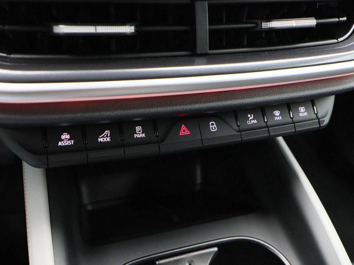 Škoda Elroq Skoda Elroq 85 286 Pk Business Edition | Stoel/Stuurverwarming | Camera | Half Leer | Navigatie | Trekhaak | 19 Inch | 53.345 Km !!