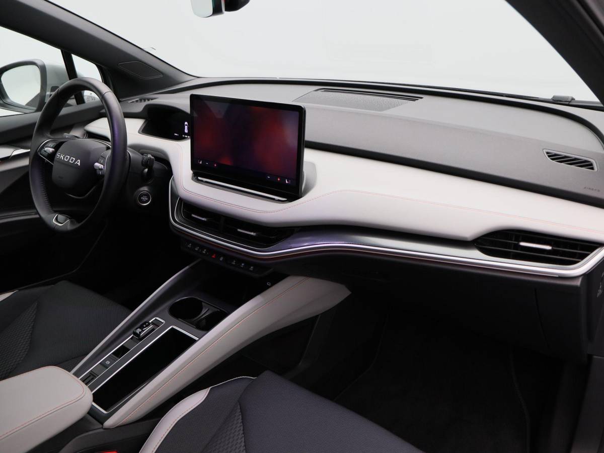 Škoda Elroq Skoda Elroq 85 286 Pk Business Edition | Stoel/Stuurverwarming | Camera | Half Leer | Navigatie | Trekhaak | 19 Inch | 53.345 Km !!