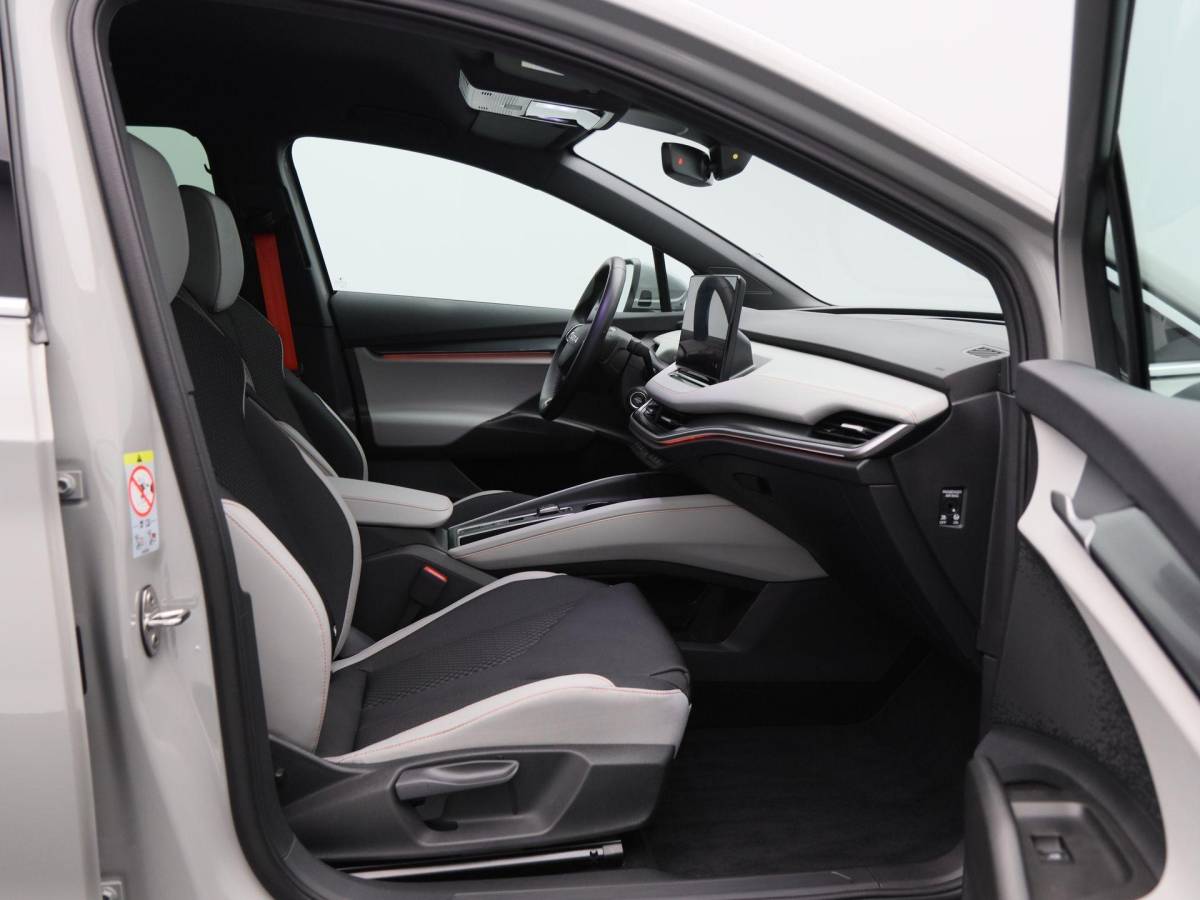 Škoda Elroq Skoda Elroq 85 286 Pk Business Edition | Stoel/Stuurverwarming | Camera | Half Leer | Navigatie | Trekhaak | 19 Inch | 53.345 Km !!