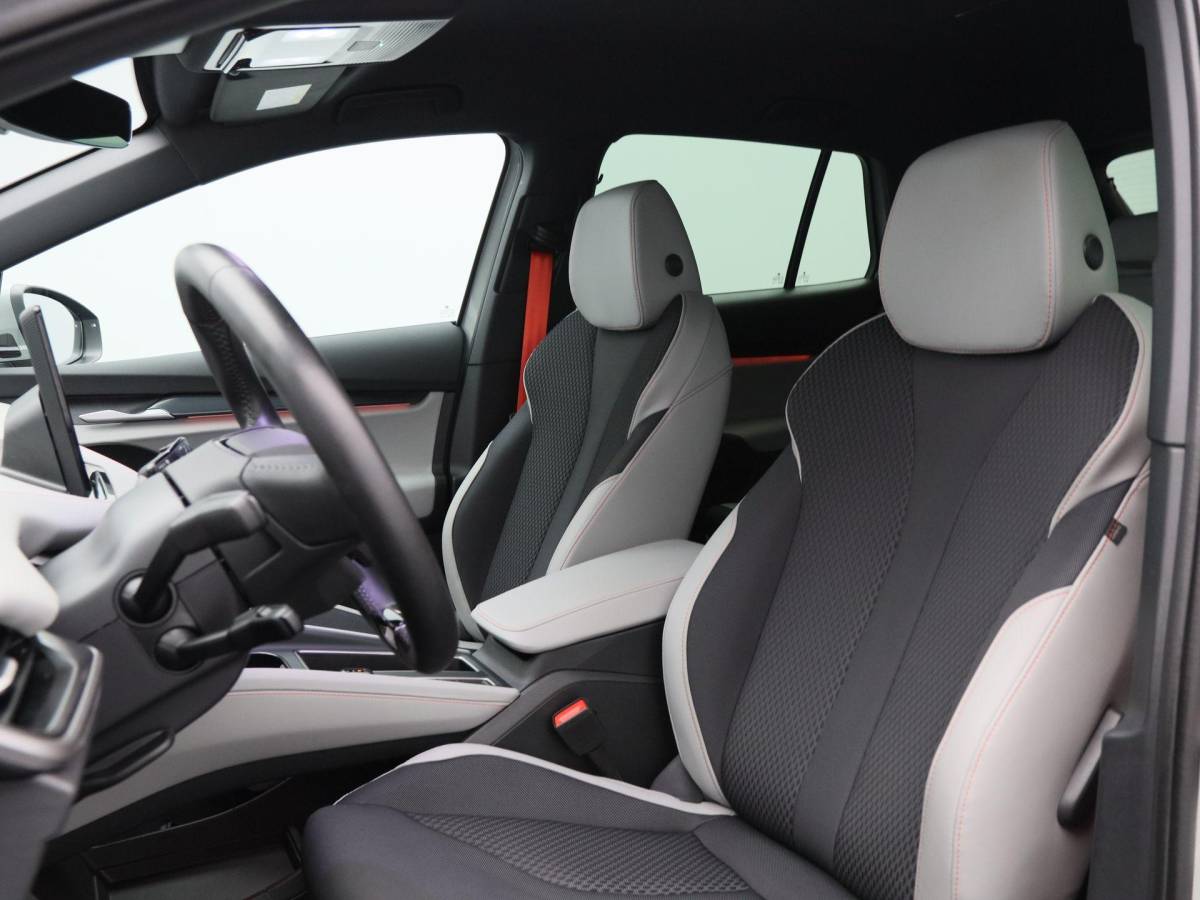 Škoda Elroq Skoda Elroq 85 286 Pk Business Edition | Stoel/Stuurverwarming | Camera | Half Leer | Navigatie | Trekhaak | 19 Inch | 53.345 Km !!